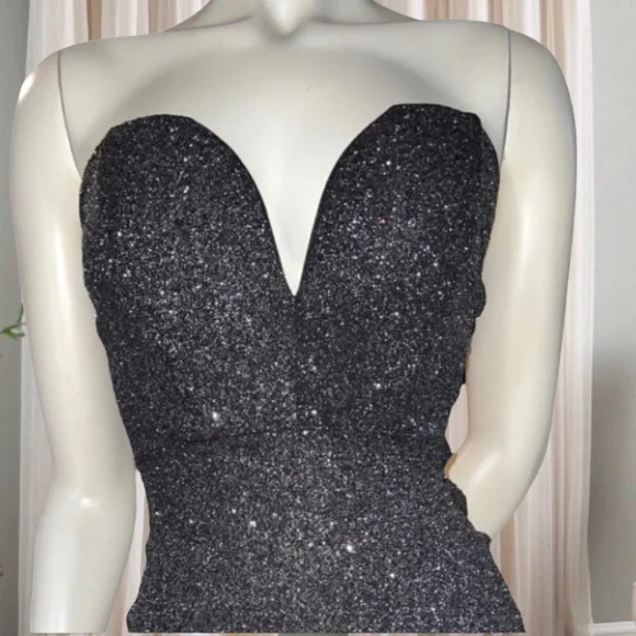 Windsor Size M | Silver Glitter  Strapless Mini Dress ( NEW WITH TAGS ) - Picture 4 of 16